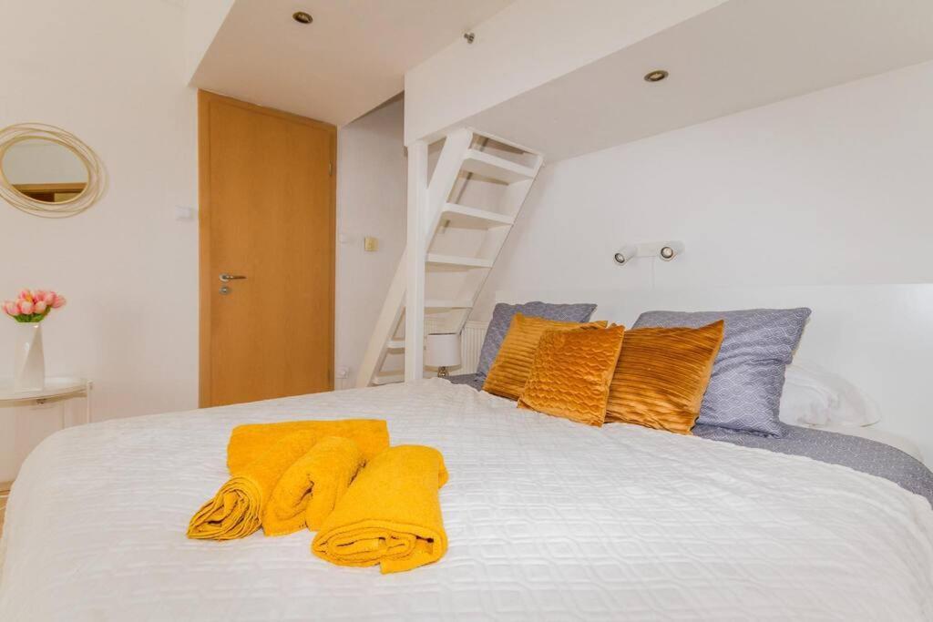 Trendy 2 Room Flat, Next To Corvin Mall Free Huge Garage! Ac,Dishwasher,Washmachine, Smart Tv Budapest Extérieur photo