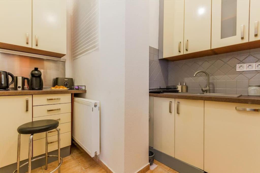 Trendy 2 Room Flat, Next To Corvin Mall Free Huge Garage! Ac,Dishwasher,Washmachine, Smart Tv Budapest Extérieur photo