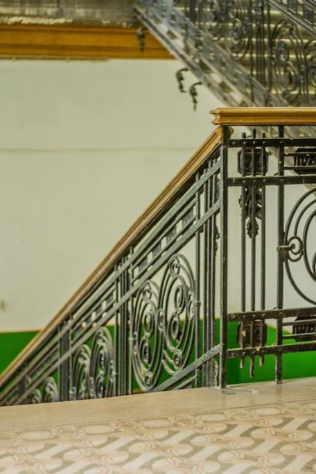 Trendy 2 Room Flat, Next To Corvin Mall Free Huge Garage! Ac,Dishwasher,Washmachine, Smart Tv Budapest Extérieur photo