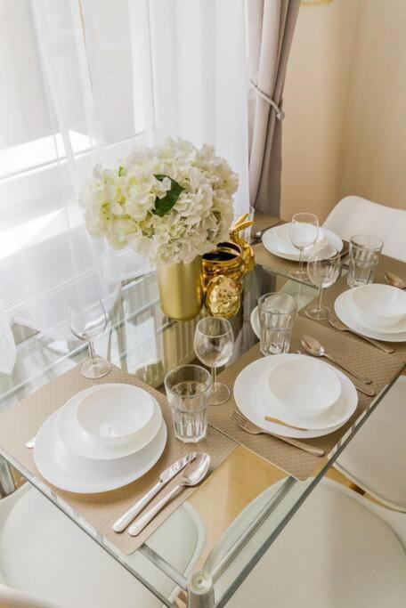Trendy 2 Room Flat, Next To Corvin Mall Free Huge Garage! Ac,Dishwasher,Washmachine, Smart Tv Budapest Extérieur photo
