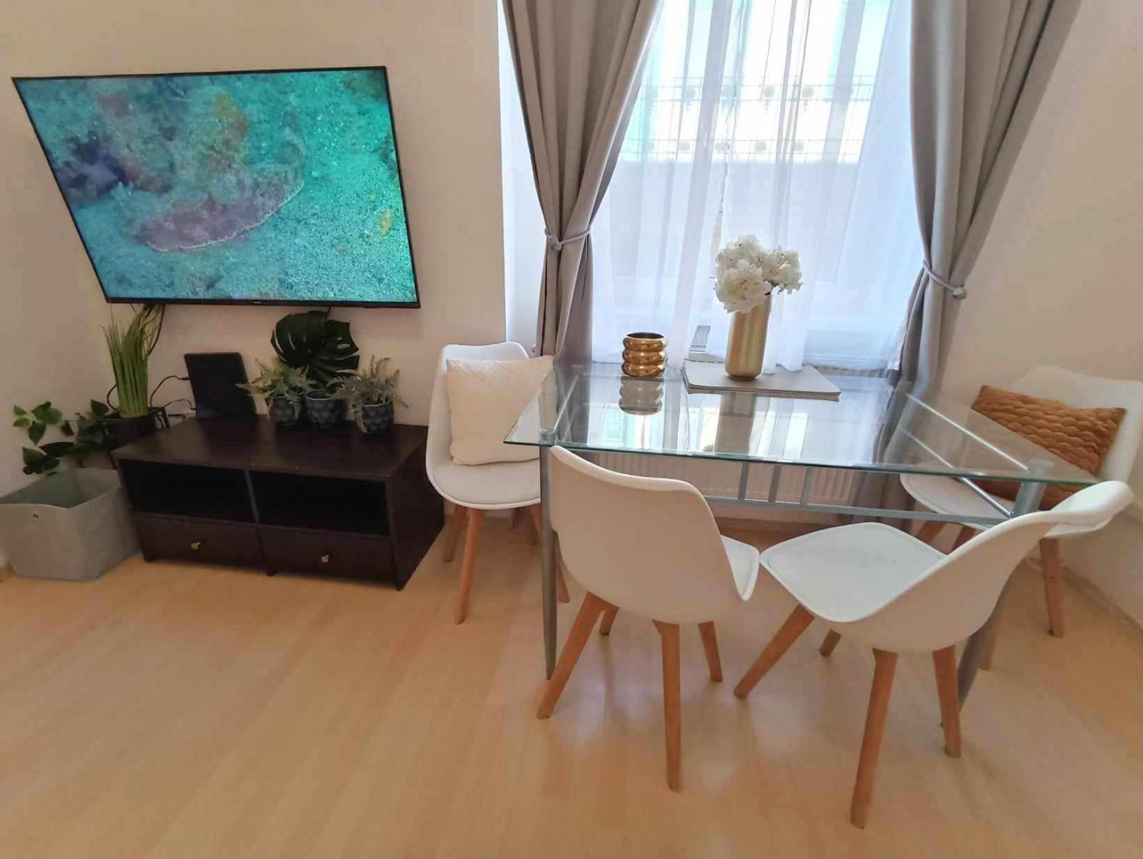 Trendy 2 Room Flat, Next To Corvin Mall Free Huge Garage! Ac,Dishwasher,Washmachine, Smart Tv Budapest Extérieur photo